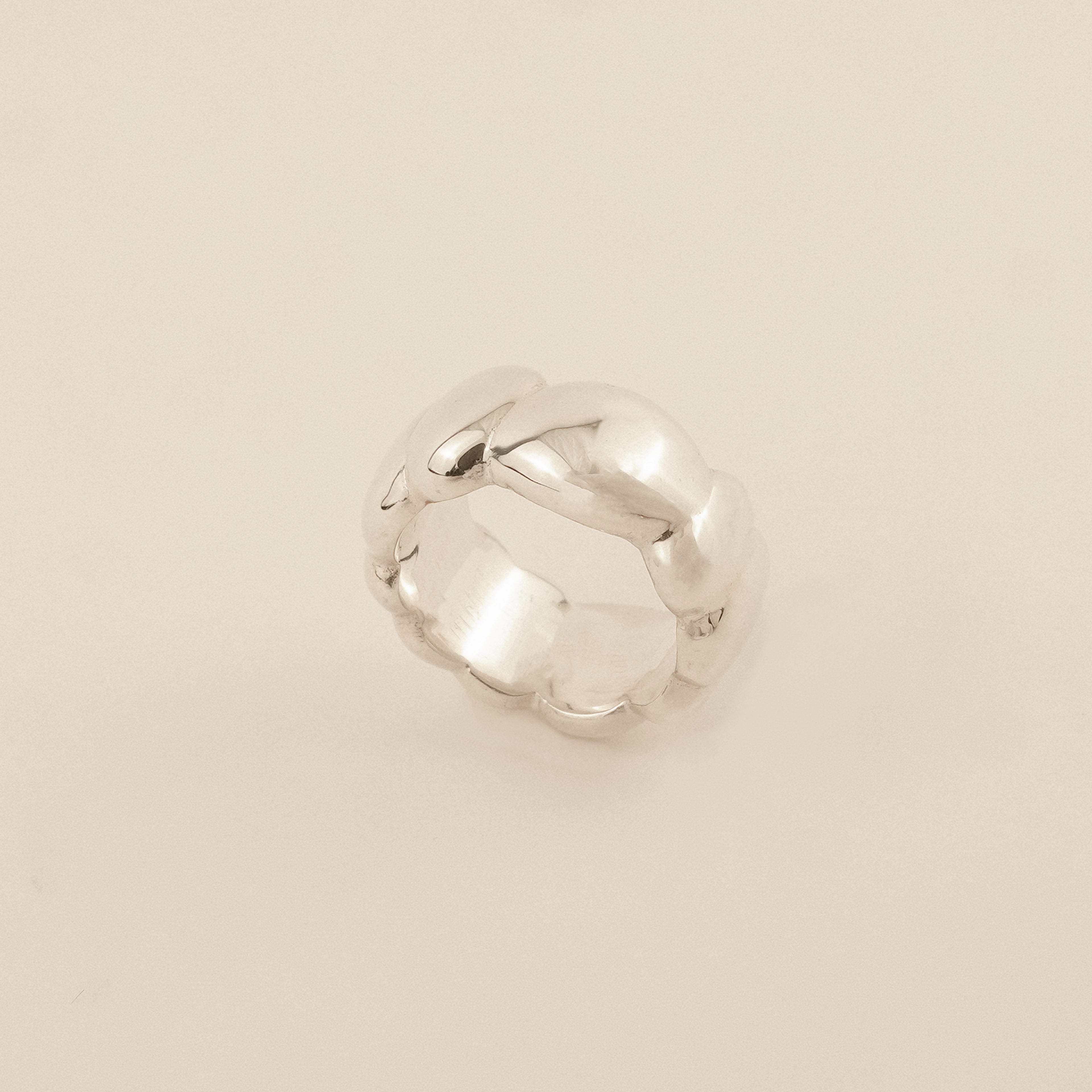 Mae Ring