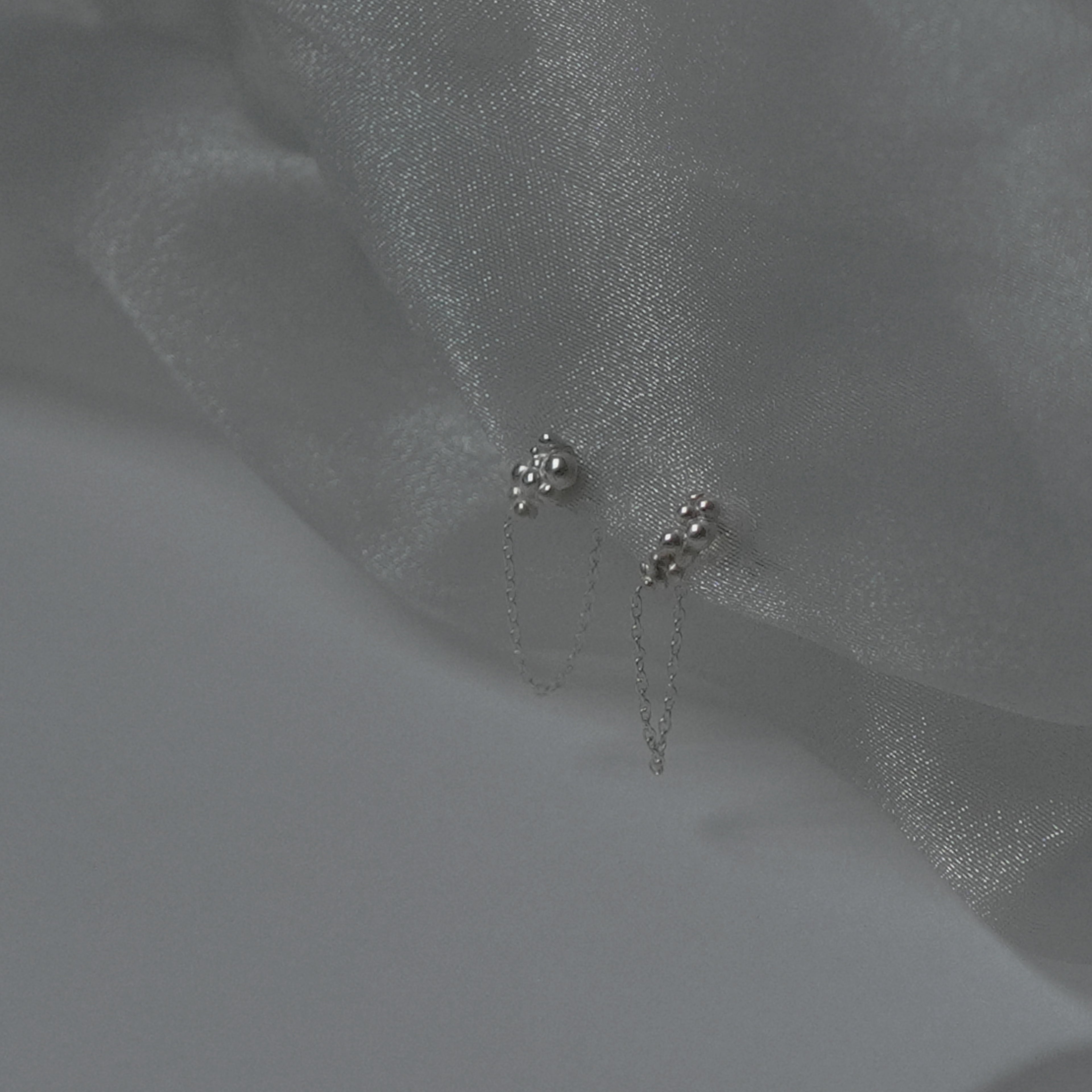 Bubbles + Chain Stud