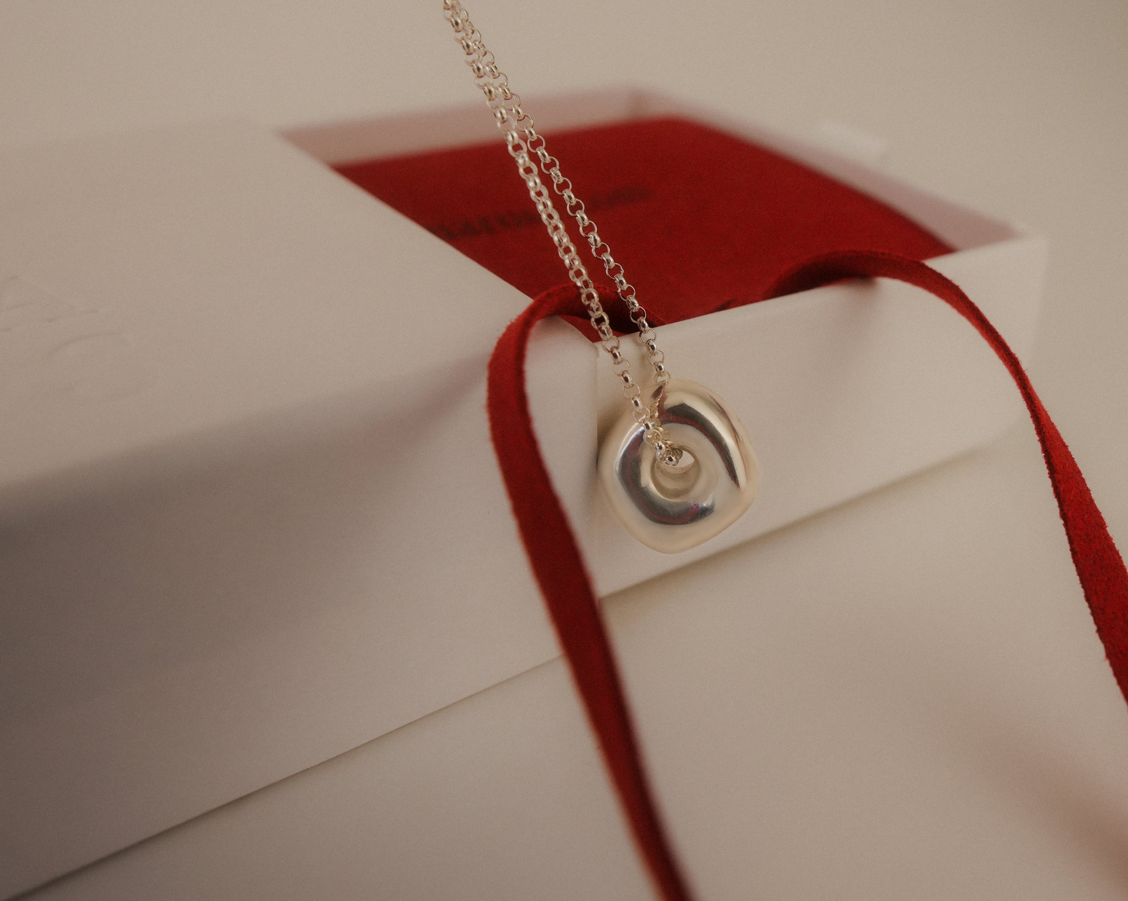 Tunnel Necklace